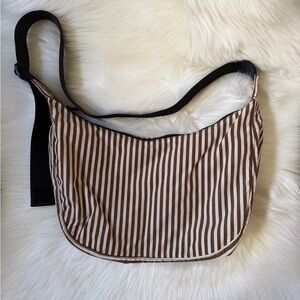 BAGGU Brown and White Striped Medium Crescent Bag